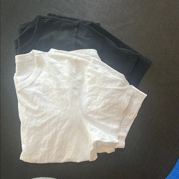 Abercrombie & Fitch Skimming Black Tee & White Tee size xs - Picture 5 of 5
